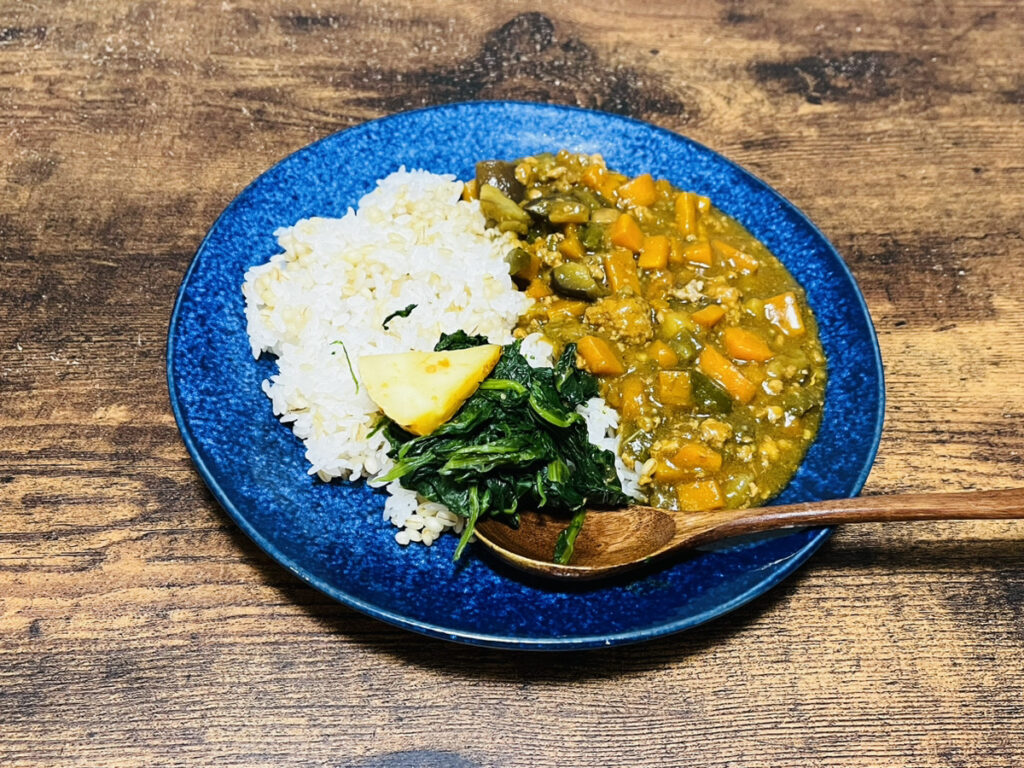 ホットクック　トマト無しキーマカレー　ほうれん草トッピング